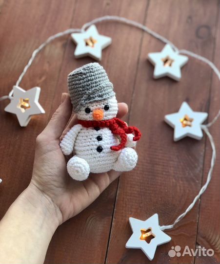 Мягкая вязаная игрушка снеговик, ручная работа