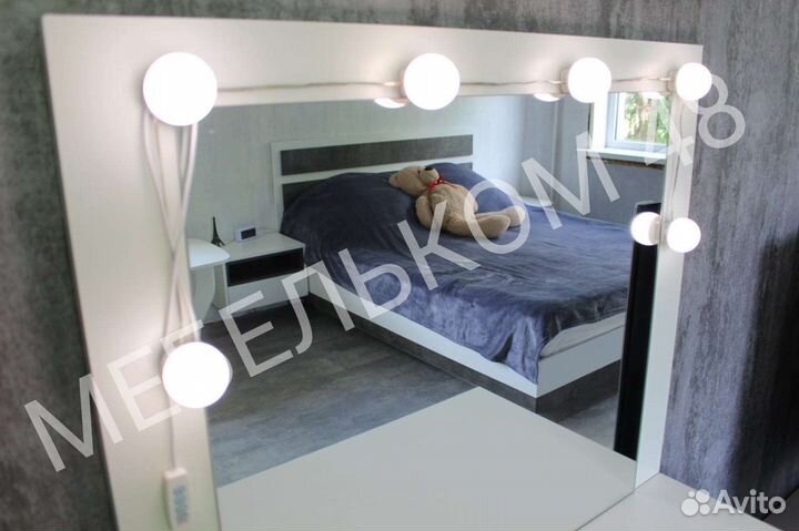 Туалетный столик с зеркалом и подсветкой