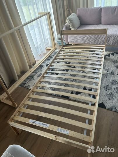 Продам 2 кровати с матрасами