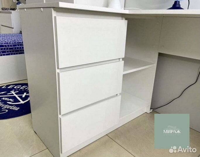 Письменный стол угловой