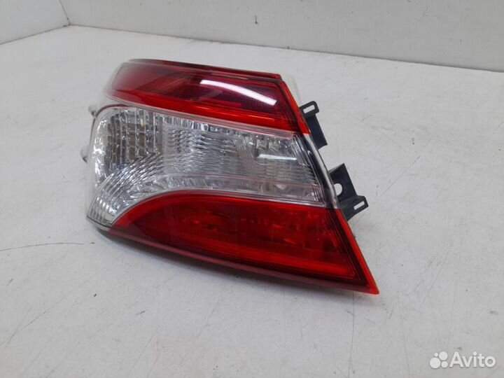 Фонарь левый Toyota Camry XV70 2017-2023