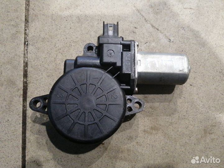 Мотор стеклоподъемника передний правый Mazda 3 BL