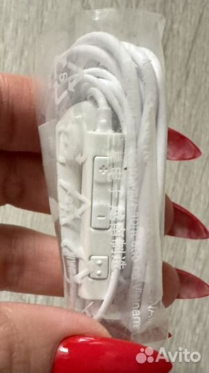 Новые. Оригинал. Проводные наушники Samsung