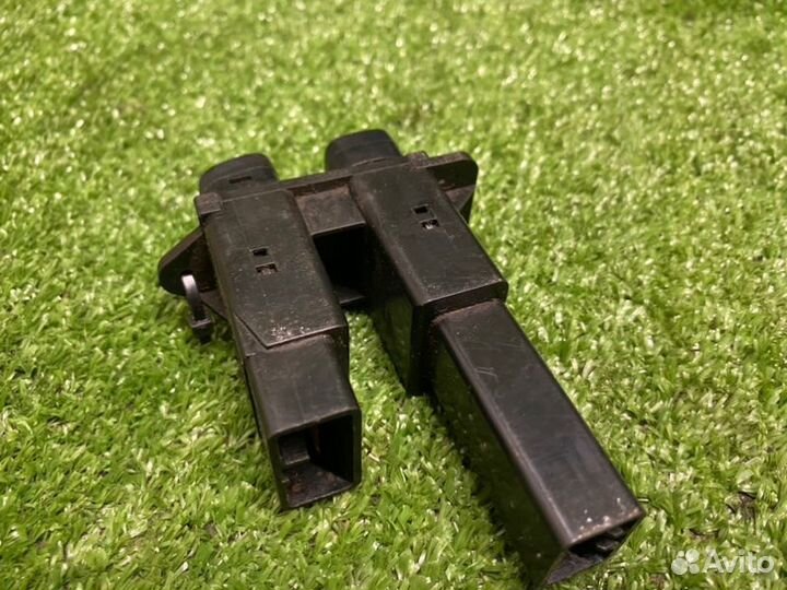 Кнопка аварийной сигнализации Toyota Corolla E100