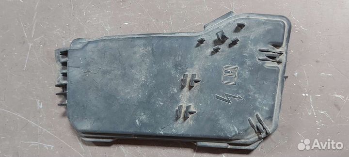 Крышка блока предохранителей Mercedes w204