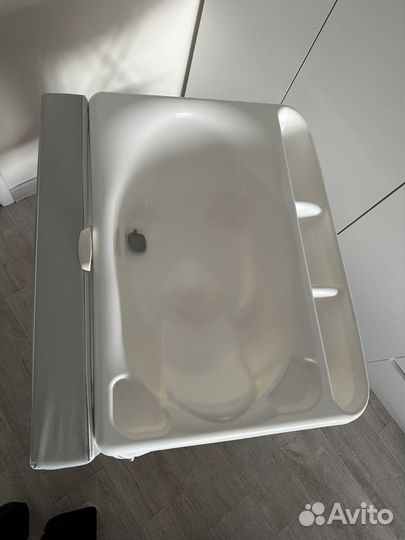Ванночка для купания+пеленальный столик