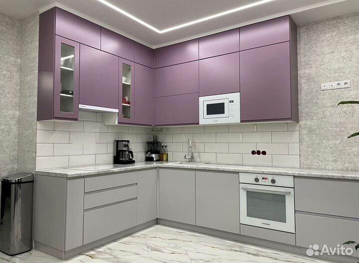 Угловой кухонный гарнитур современный