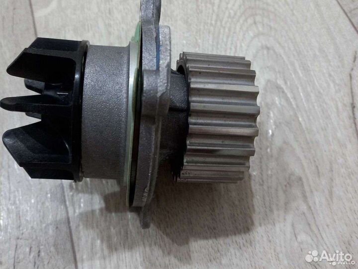 Водяной насос помпа