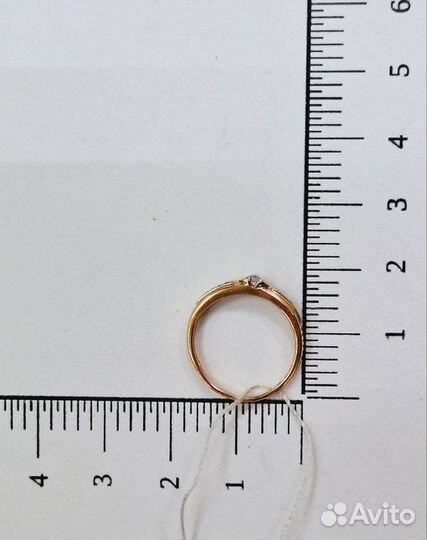 Золотое кольцо с камнем 15,5р