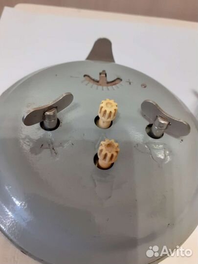 Будильник Янтарь СССР