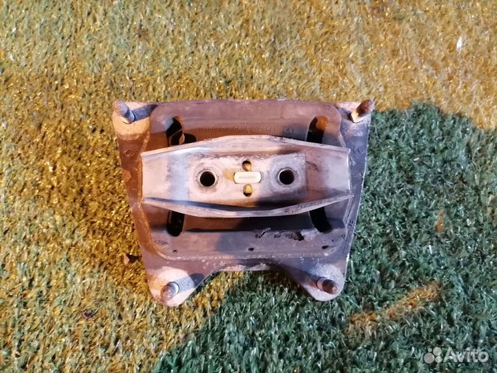 Опора кпп (подушка) NH1040F1 Audi A6 C6 4F2