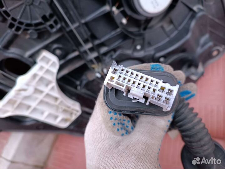 Стеклоподъемник и замок задн.прав.дверь Киа Сид JD