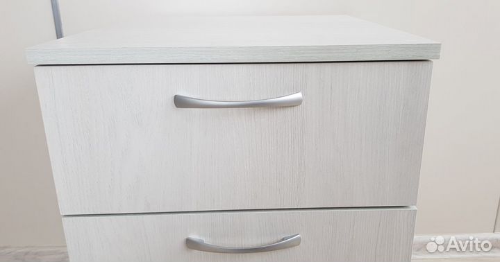 Офисная тумба подкатная с 3 ящиками. Новая