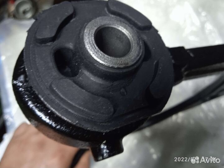 Рычаг передний верхний. Dodge Challenger