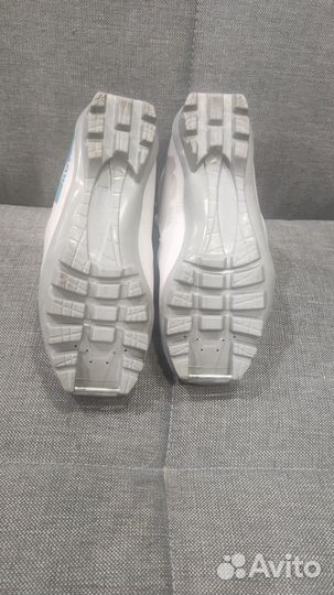 Лыжные ботинки детские р. 34(стелька 21,5)