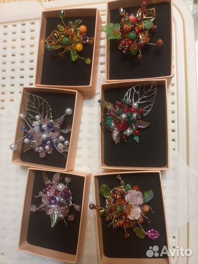 Брошь ручн. работы с натур. камнями