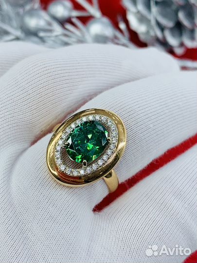 Золотое кольцо с фианитом