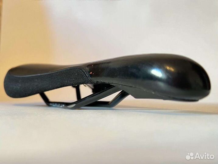 Легкое седло с желобком Octane Rocker 140см