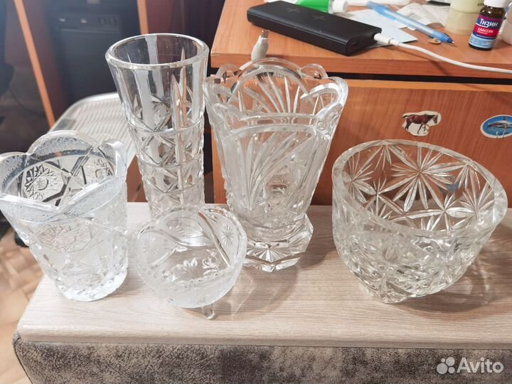 Хрустальные вазы и салатницы