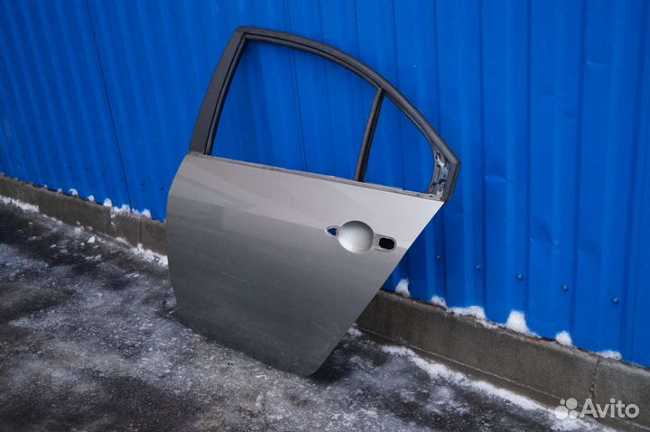 Nissan 82101-BA030 Дверь задняя левая