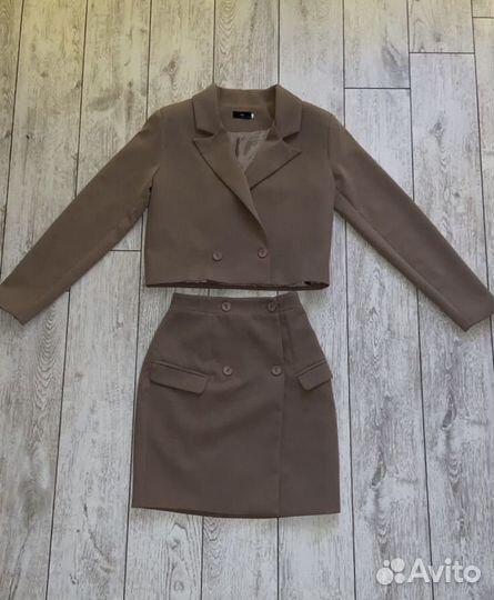 Костюм пиджак и юбка 40 42