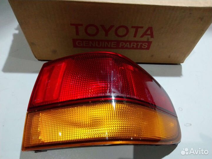 Фонарь задний правый Toyota Scepter 81551-06040