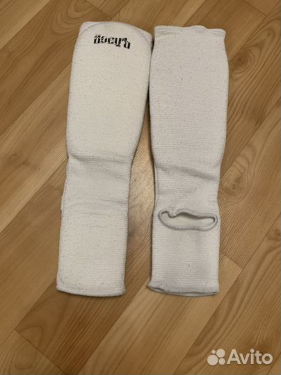 Защита голени и стопы мальчика для карате