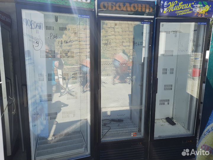 Холодильный шкаф витринный