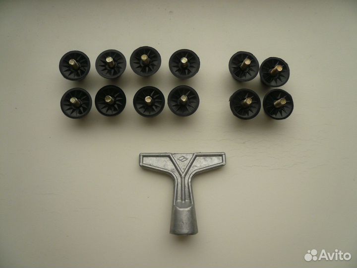 Пластиковые шипы для бутс СССР с ключом