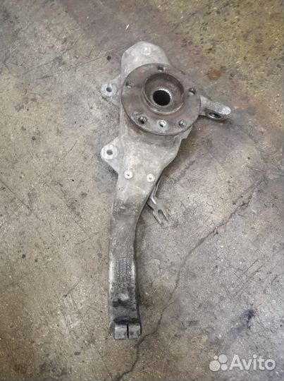 Кулак передний левый BMW X5 E70 31216773783