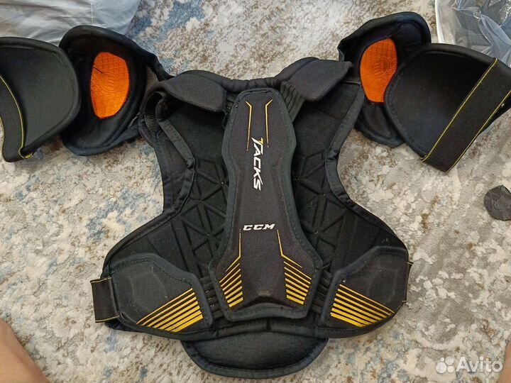 Хоккейные шорты, нагрудник