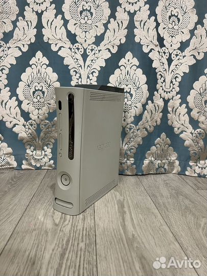 Xbox 360 (freboot) 85 игр уже установлено