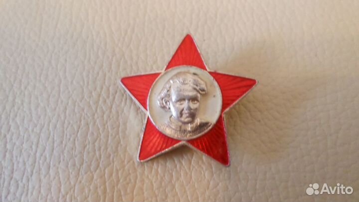 Значки по теме влксм