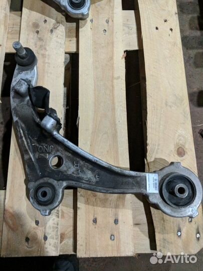 Рычаг подвески нижний передний правый Nissan Teana