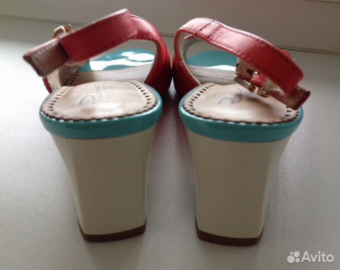 Босоножки коралловые 