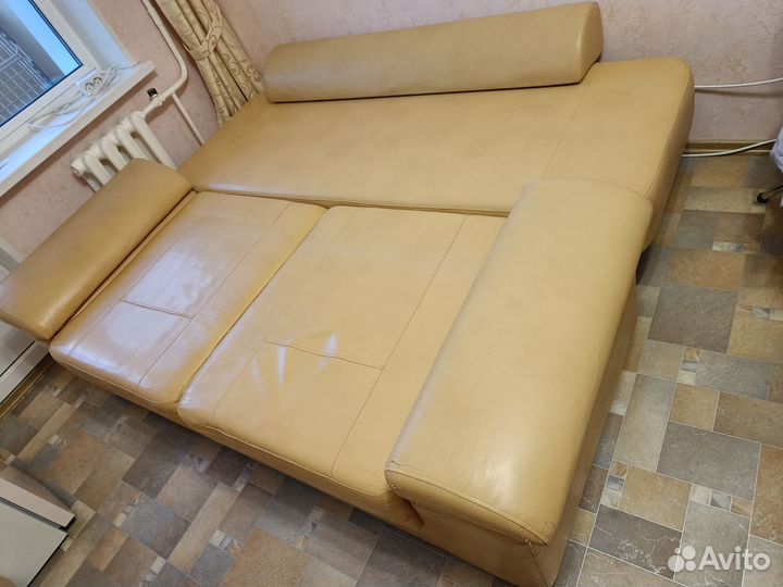 Кожаный диван бу