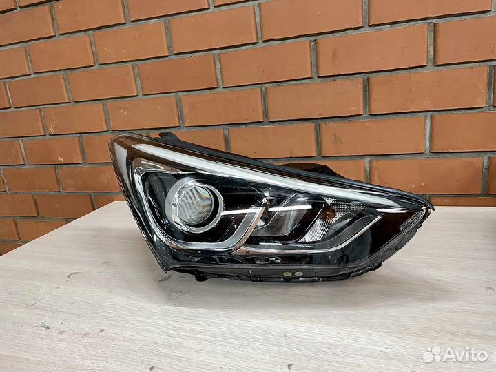 Фара правая Hyundai Santa Fe 3 рест с царапинкой