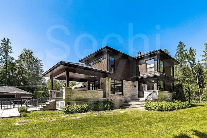 Дом 590 м² на участке 17 сот.