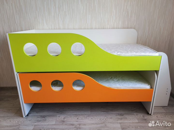 Двухъярусная кровать детская с матрасами. Матрёшка