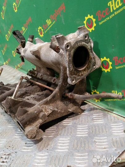 Впускной коллектор Nissan Almera N16 седан 2006