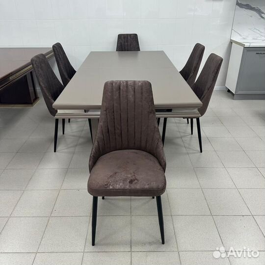 Обеденный стол