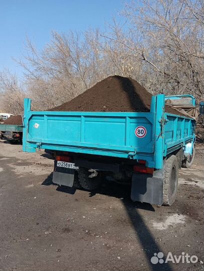 Перегной, навоз, песок, земля, дрова