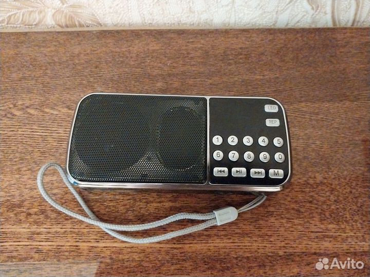 Радиоприёмник,микроCD,флешка,AUX,наушники