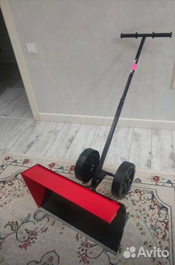 Снегоуборочная лопата