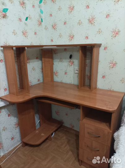 Компьютерный стол