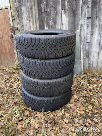 Bridgestone Blizzak Spike-01 215/65 R16 98T