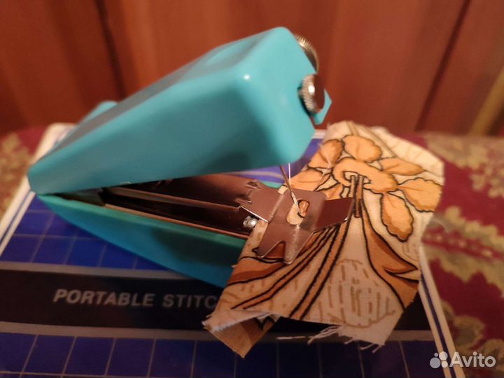 Ручная швейная машинка Лугань