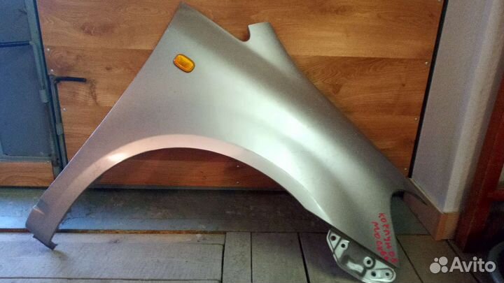 Крыло правое переднее на toyota ipsum