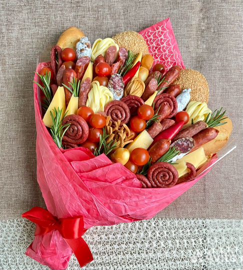 Колбасный букет; съедобный мясной мужской букет
