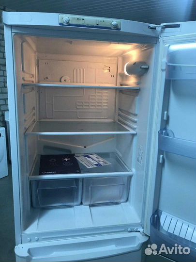 Холодильник Индезит. Двухкамерный